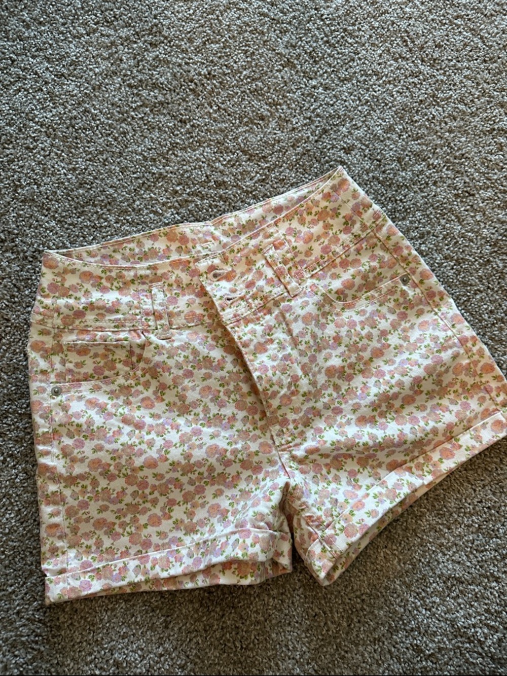No Boundaries floral shorts